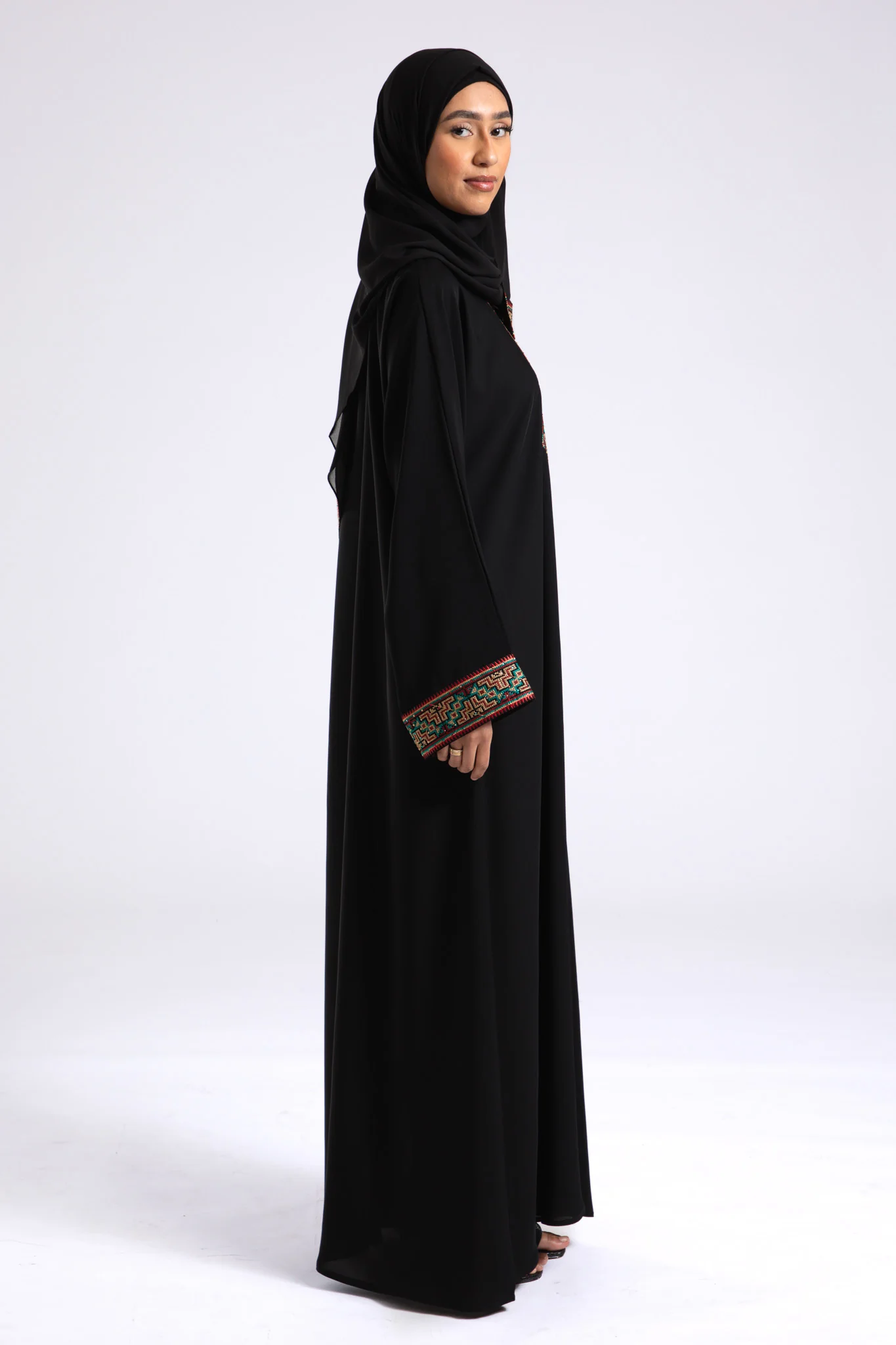 Elegant Onyx Lace Closed Abaya (Premium) - Hayah Al-Muslimah