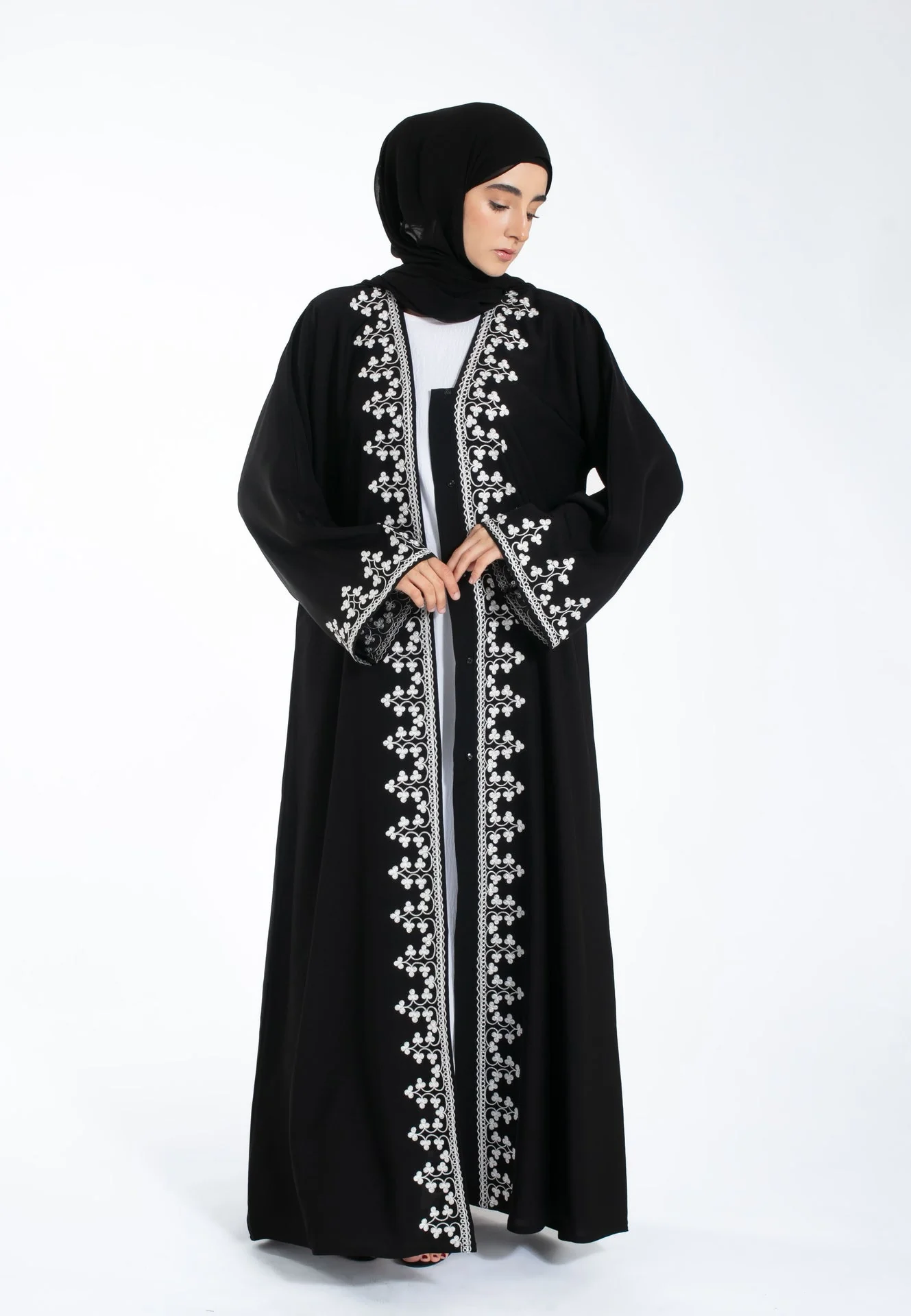 Clover Embroidered Black Open Abaya - Hayah Al-Muslimah
