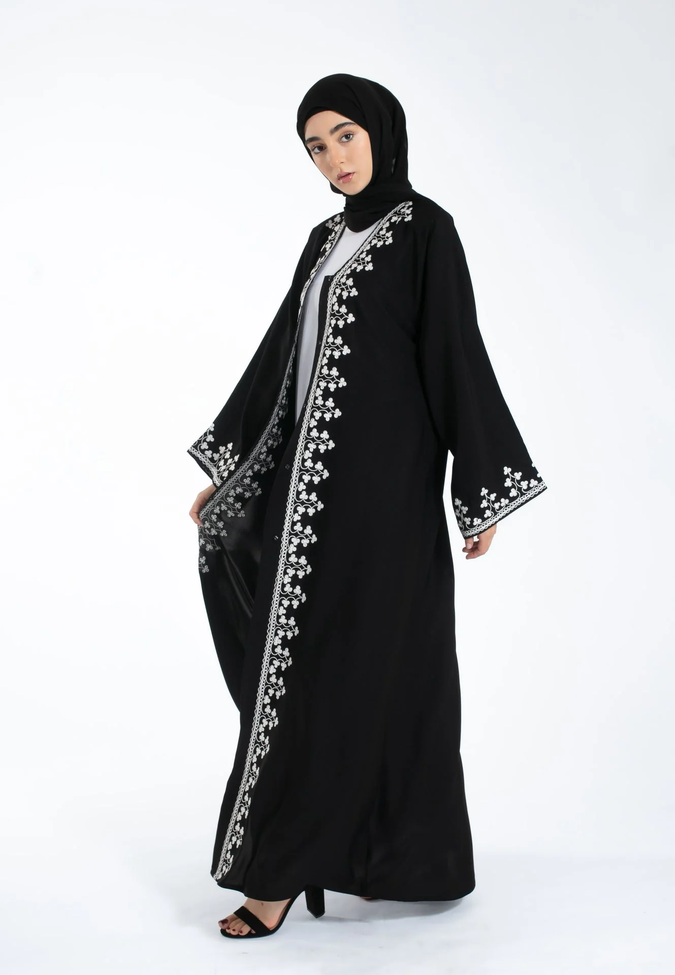Clover Embroidered Black Open Abaya - Hayah Al-Muslimah