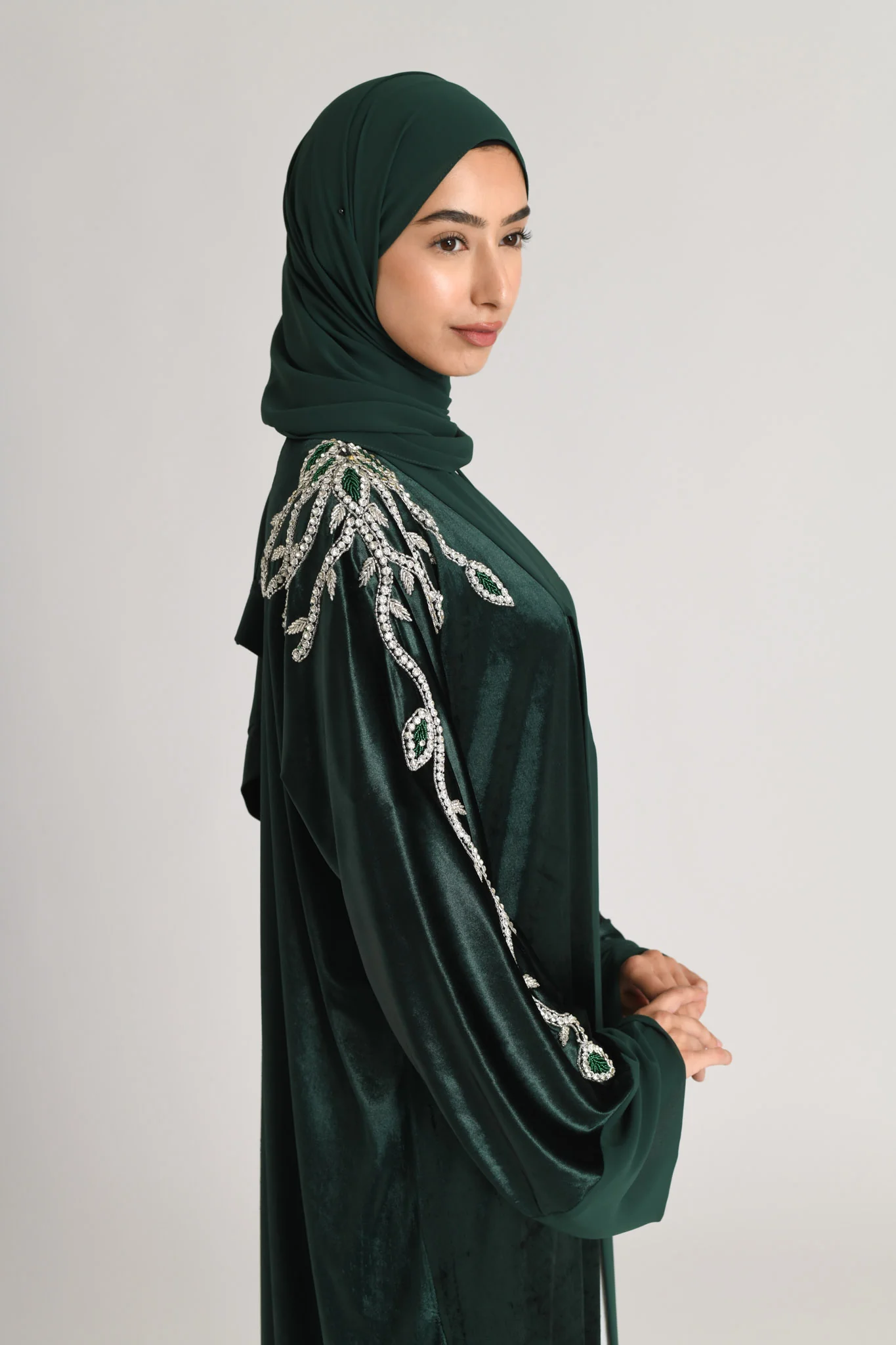 Luxury Ethereal Emerald Green Velvet Open Abaya - Hayah Al-Muslimah