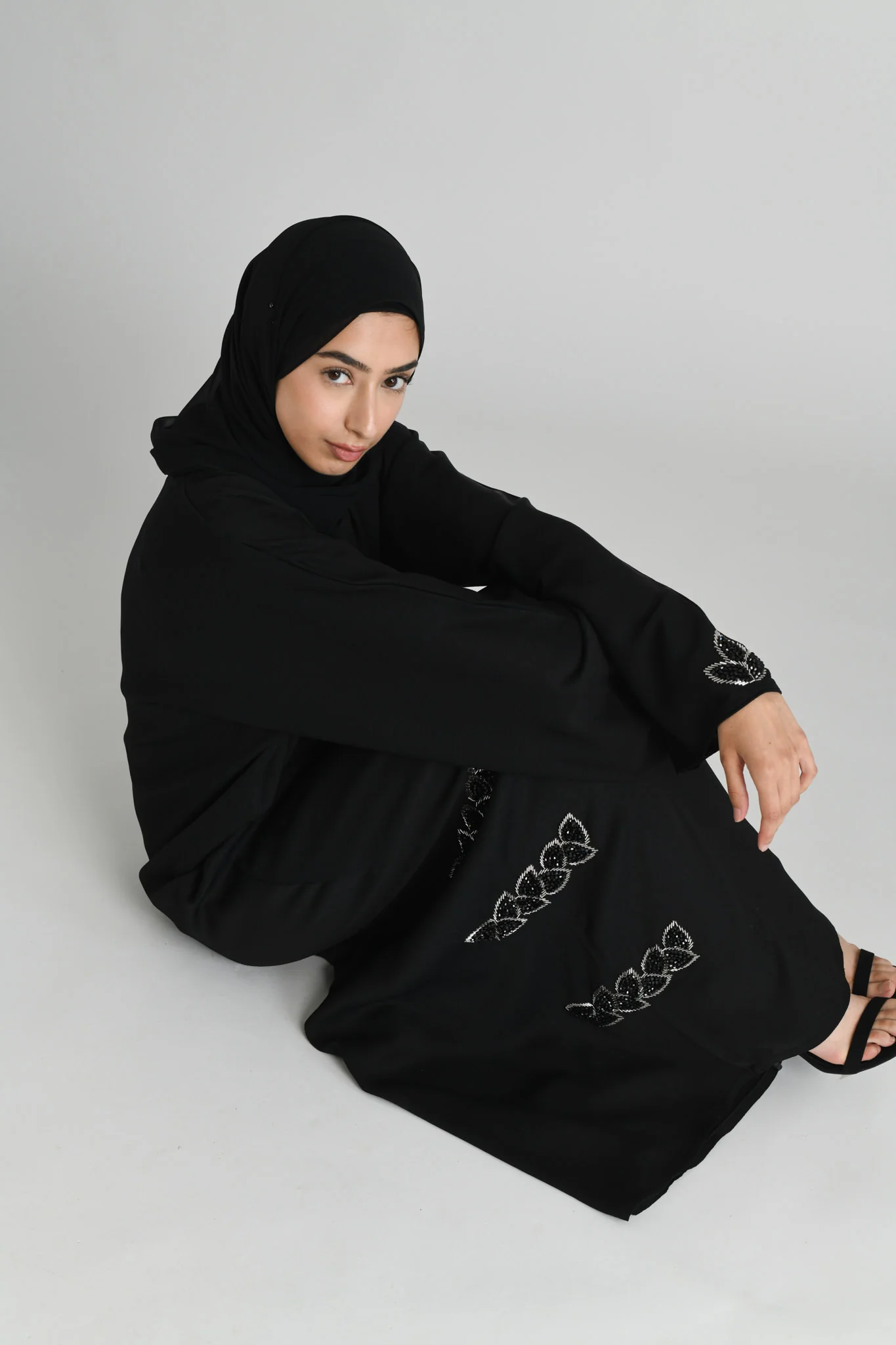 Black Diamond Khaleeji Style Closed Abaya - Hayah Al-Muslimah