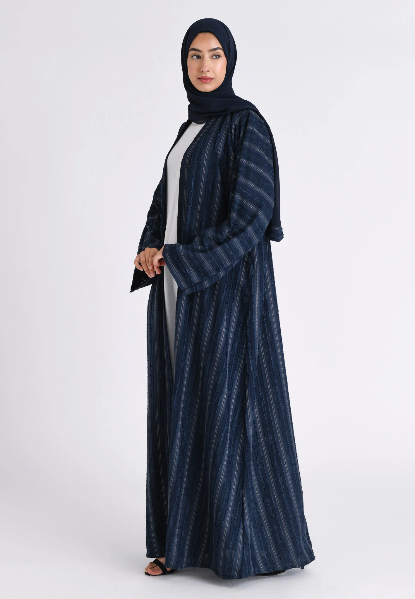 Luxury Plain Navy Emirati Open Abaya (Premium) - Hayah Al-Muslimah