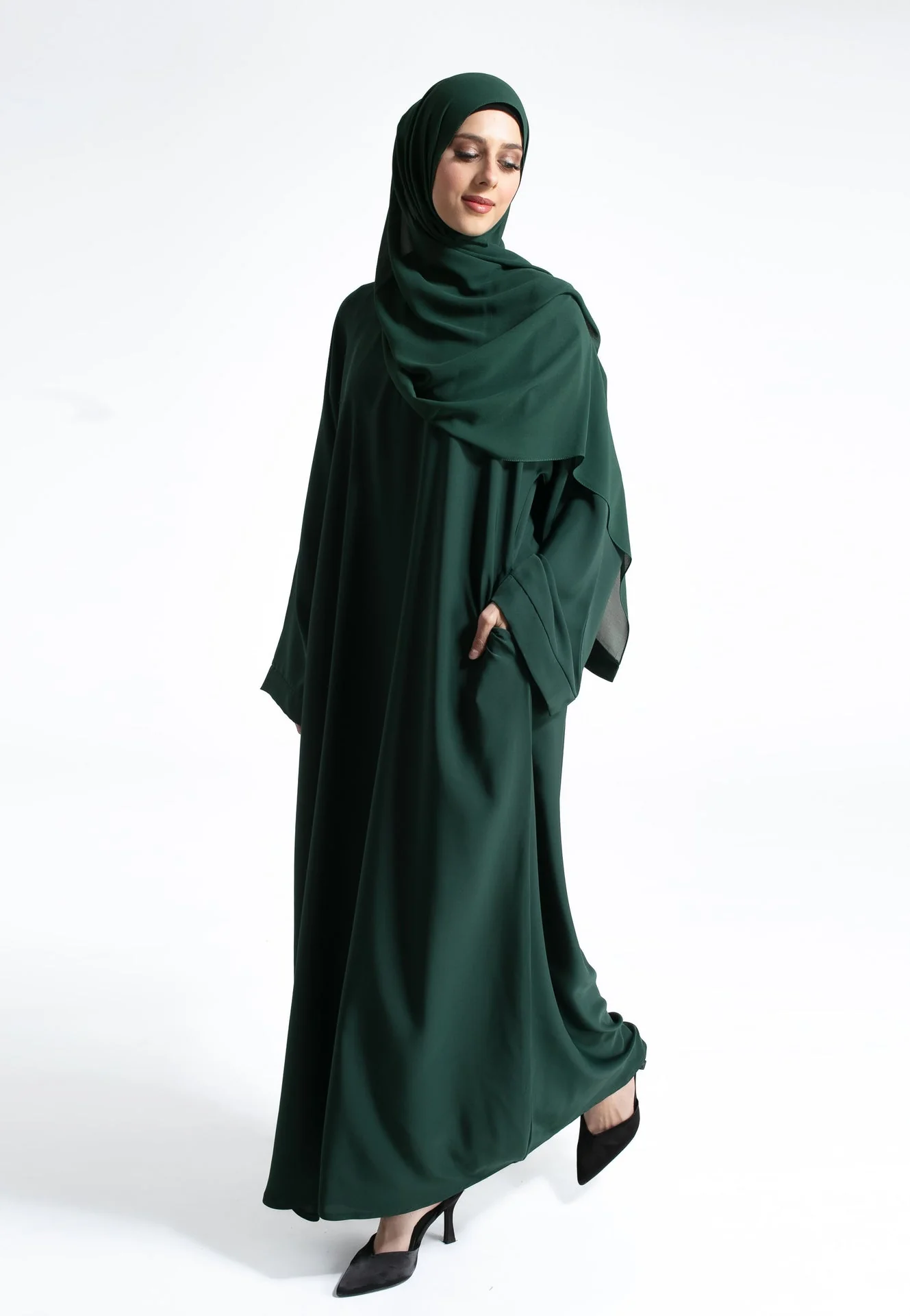 Plain Closed Abaya With Zip Pockets & Wide Sleeves - Green - Hayah Al-Muslimah