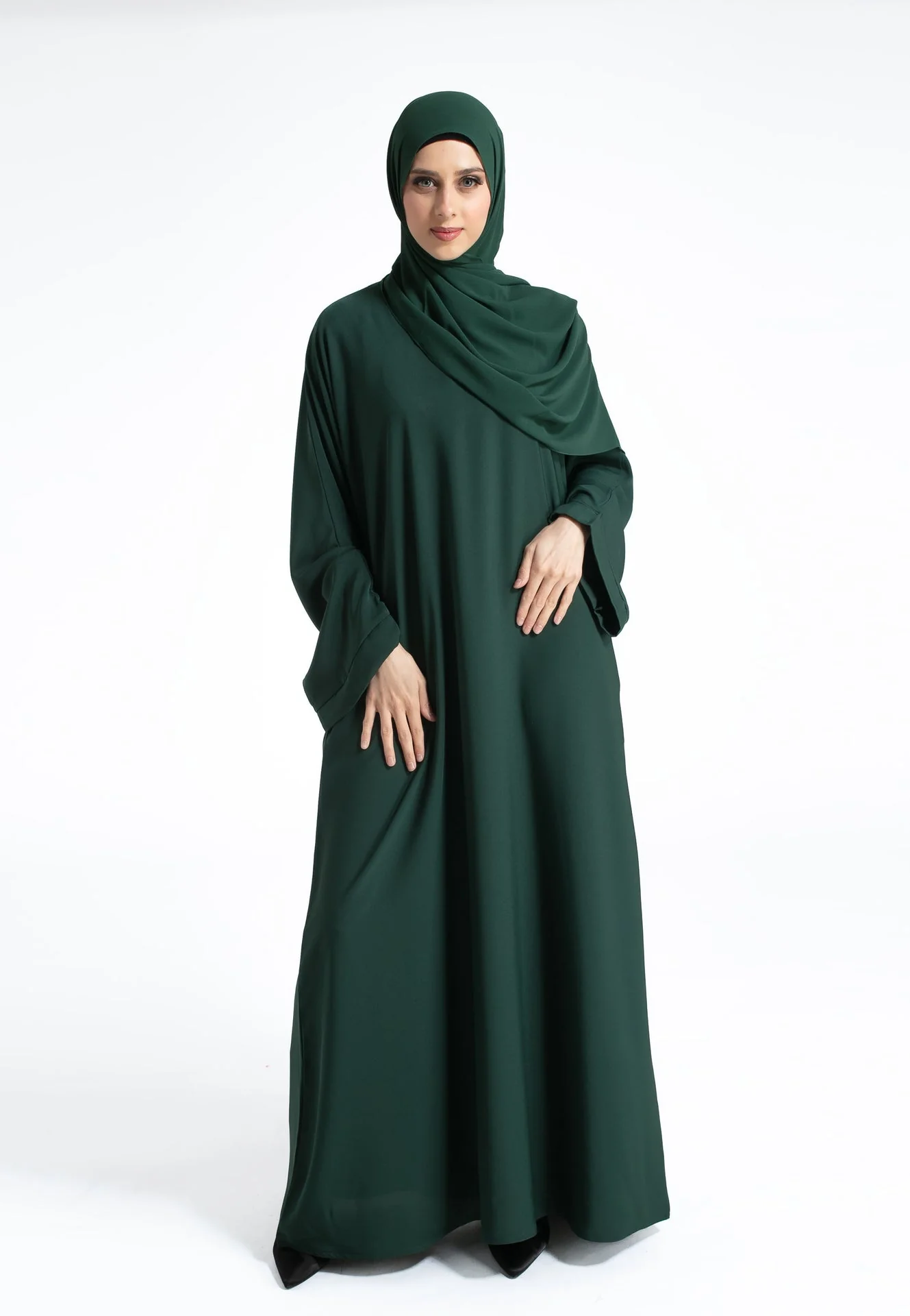 Plain Closed Abaya With Zip Pockets & Wide Sleeves - Green - Hayah Al-Muslimah