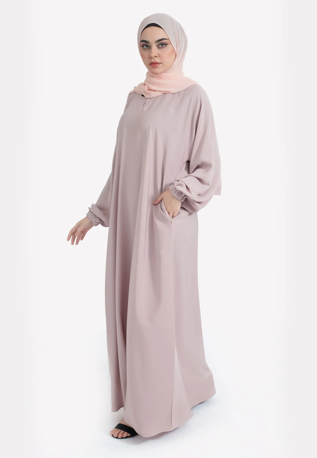 Baby Pink Closed Abaya with Zip Pockets & Cuff Sleeves - Hayah Al-Muslimah