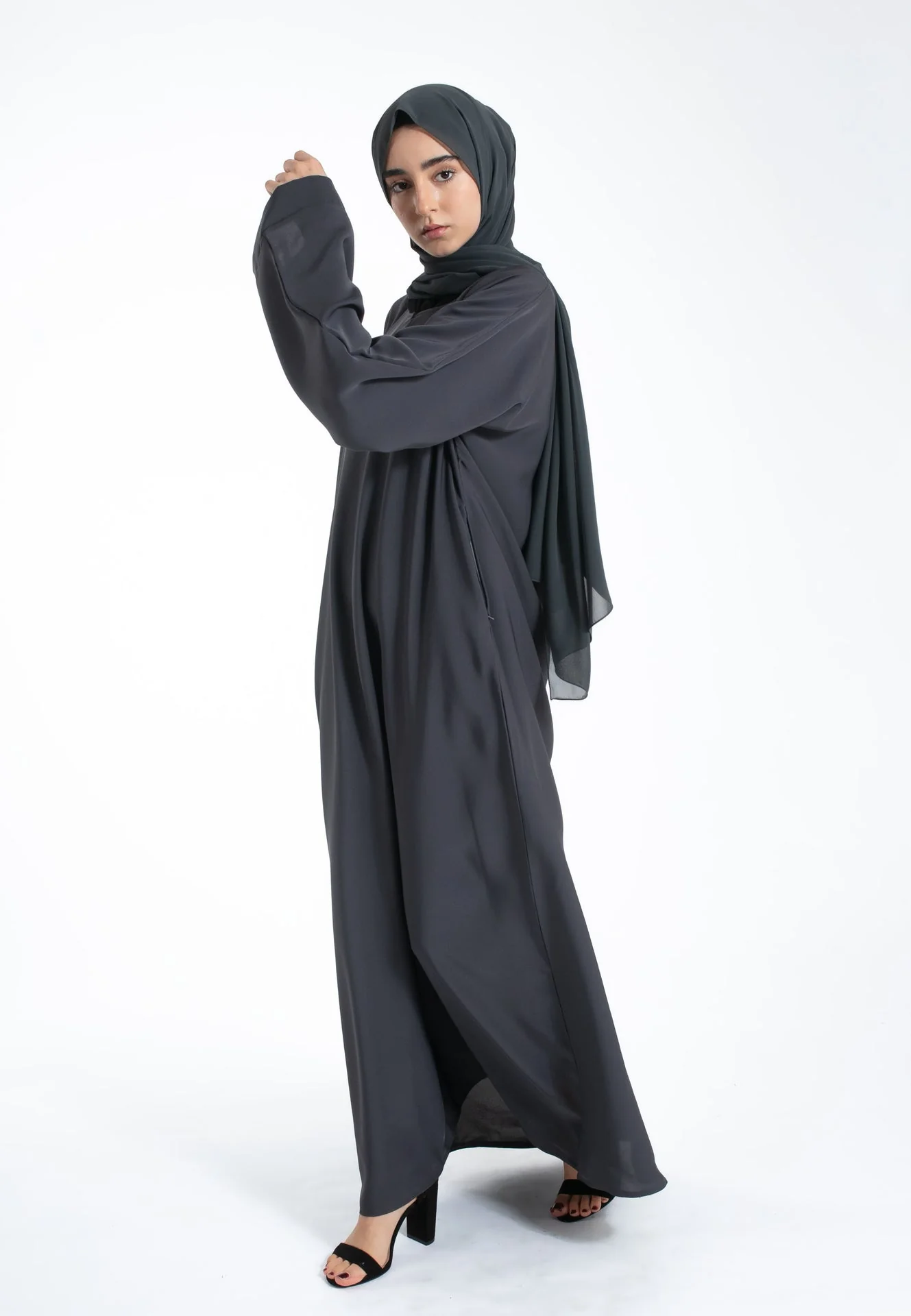 Plain Closed Abaya With Zip Pockets & Wide Sleeves - Charcoal Grey - Hayah Al-Muslimah