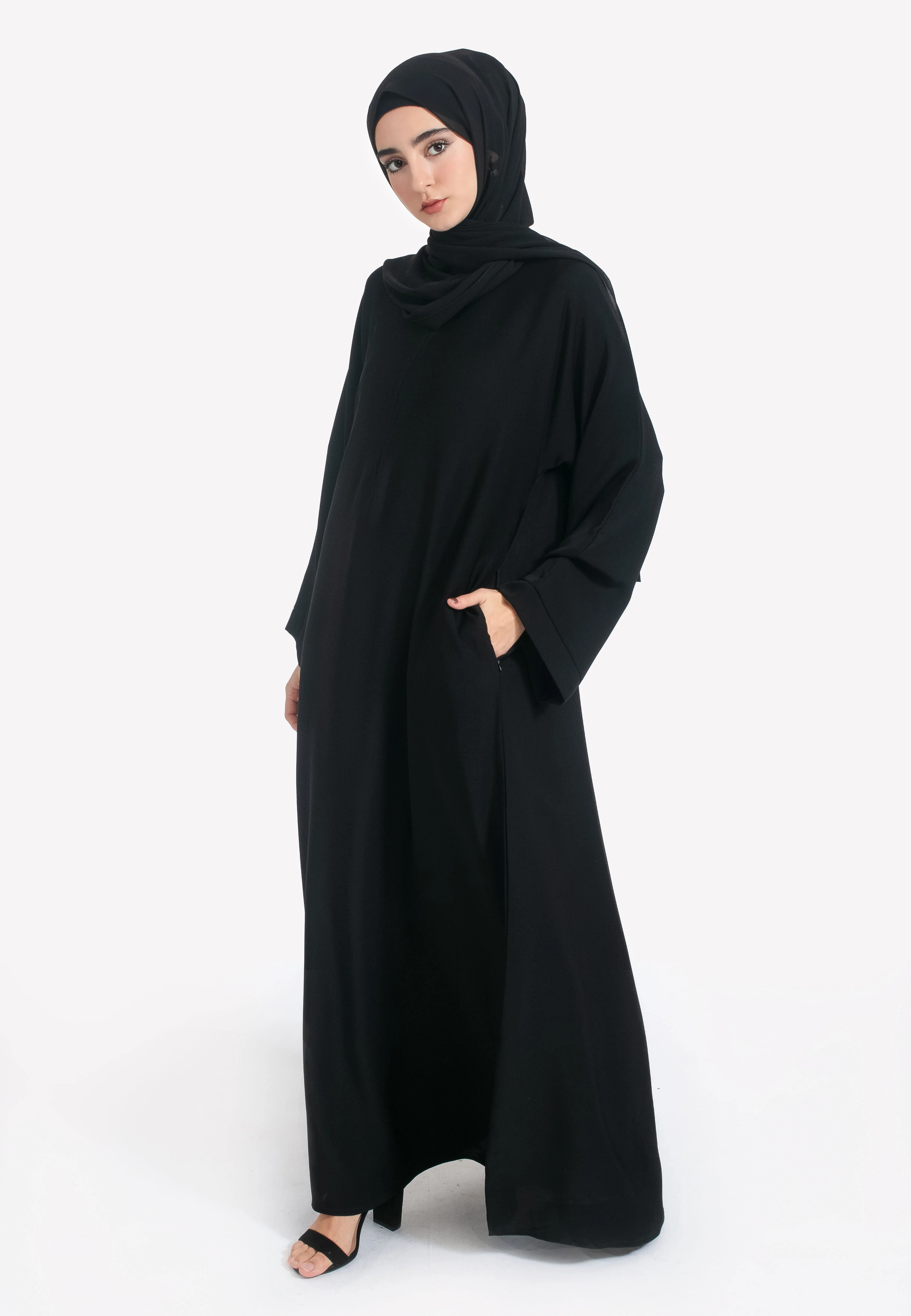 Plain Black Abaya with Front Zip & Pockets - Hayah Al-Muslimah