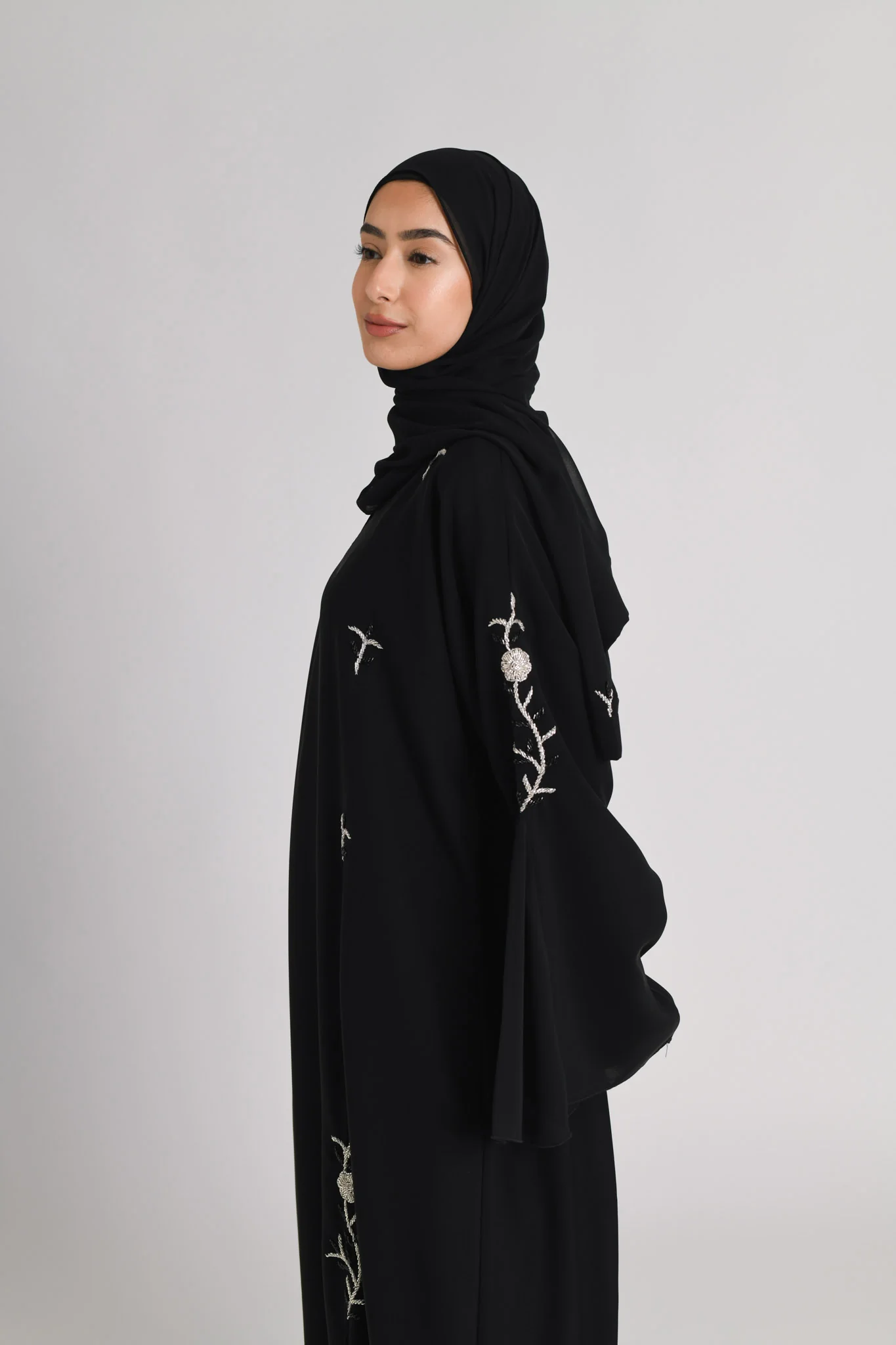 Elegant Flowy Black & Silver A-Line Closed Abaya - Hayah Al-Muslimah