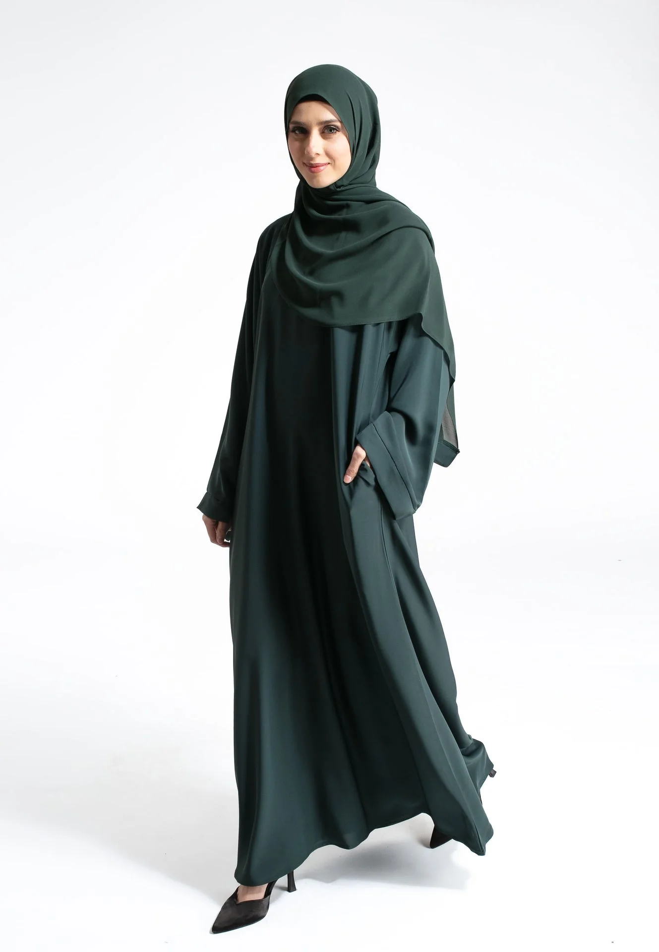 Plain Closed Abaya With Zip Pockets & Wide Sleeves - Forest Green - Hayah Al-Muslimah