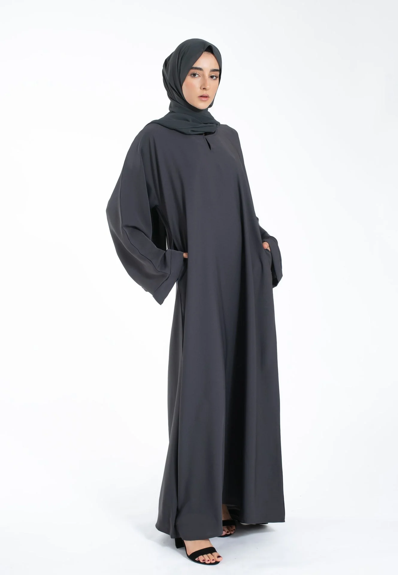 Plain Closed Abaya With Zip Pockets & Wide Sleeves - Charcoal Grey - Hayah Al-Muslimah