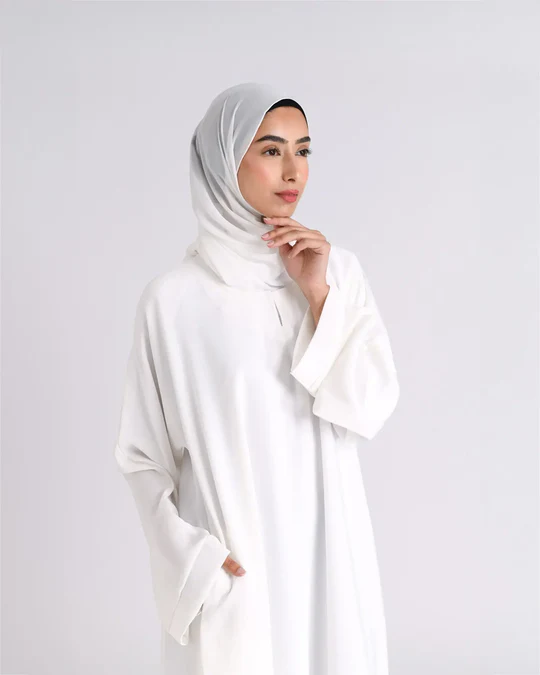 The Ultimate Umrah Abaya Guide For Modesty, Comfort, and Practicality - Hayah Al-Muslimah