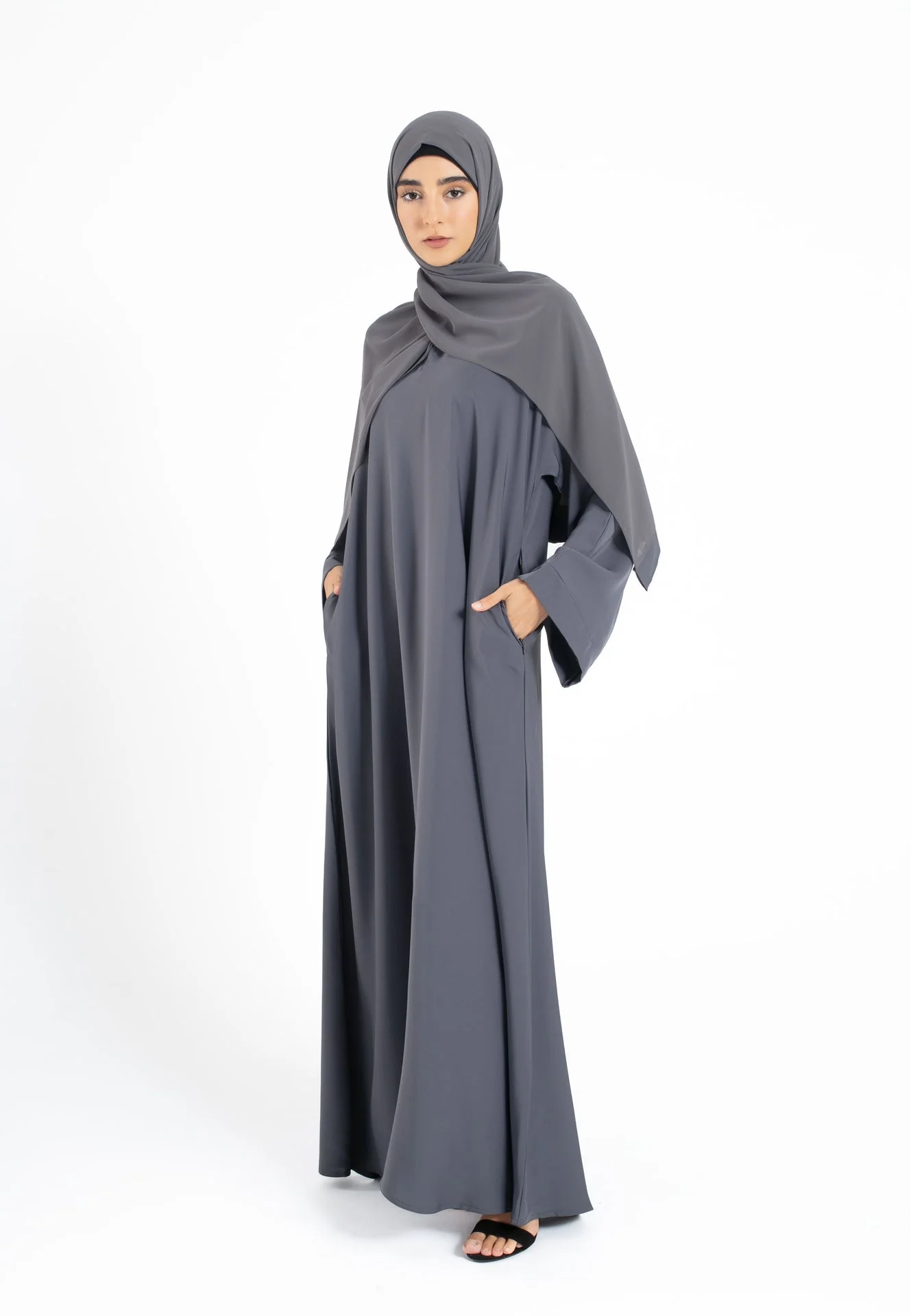 Plain Closed Abaya With Zip Pockets & Wide Sleeves - Pebble Grey - Hayah Al-Muslimah