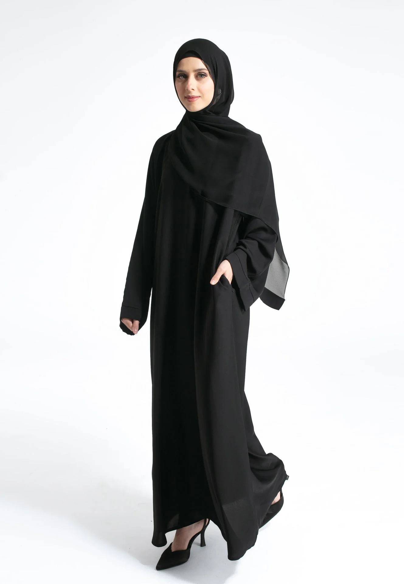 Plain Closed Abaya With Zip Pockets & Wide Sleeves - Black - Hayah Al-Muslimah